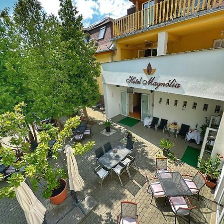 Hotel Magnolia Balatonszepezd Exterior foto