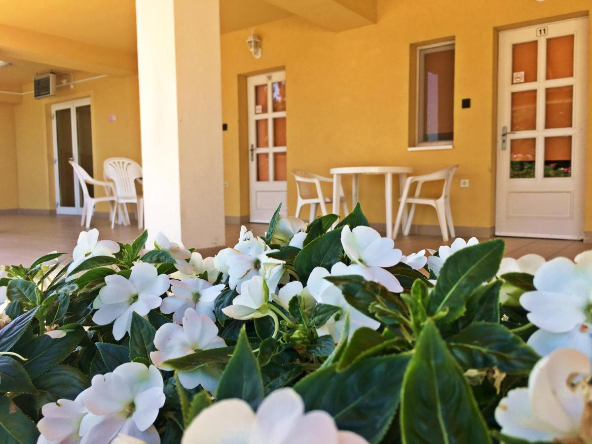 Hotel Magnolia Balatonszepezd Exterior foto