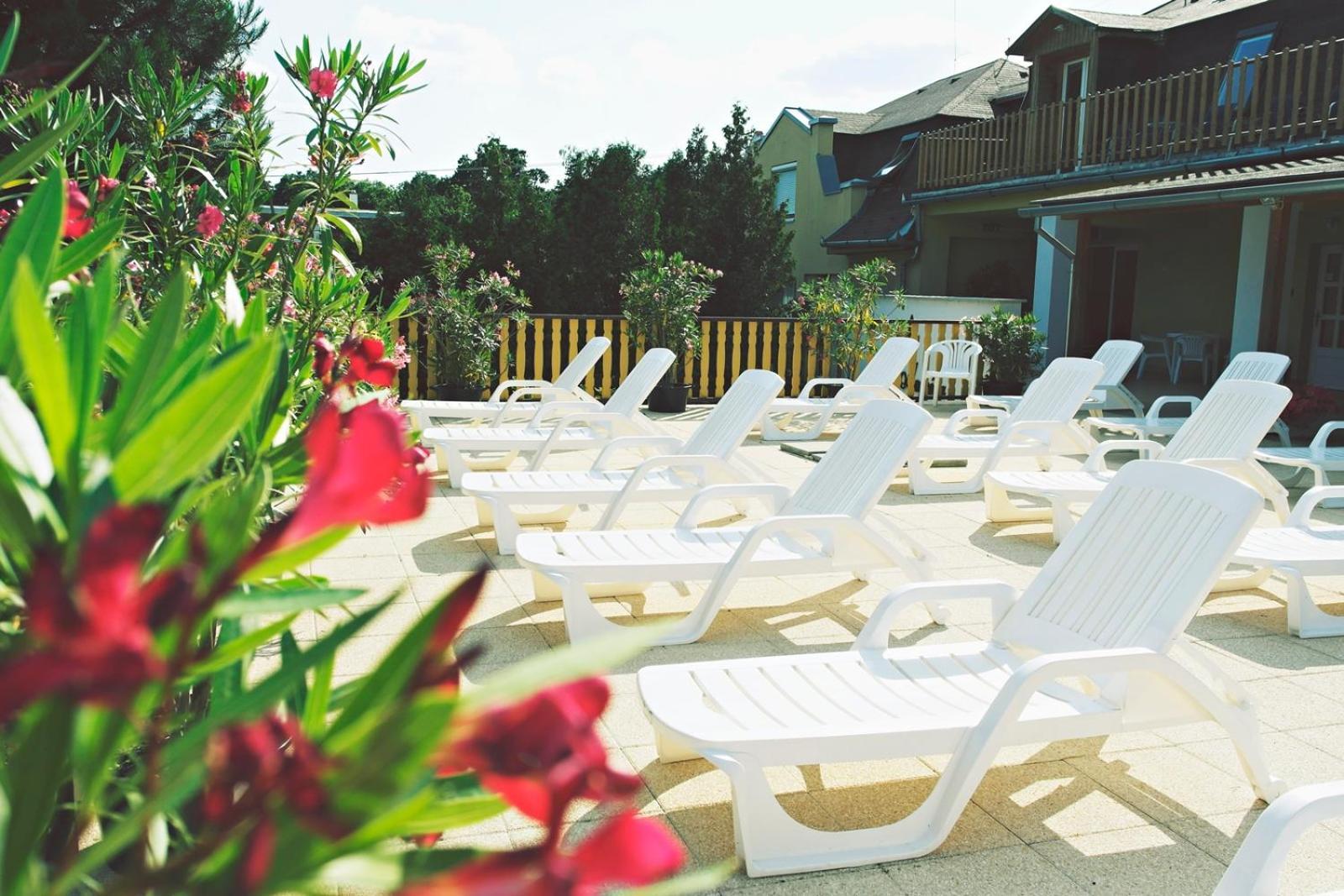 Hotel Magnolia Balatonszepezd Exterior foto