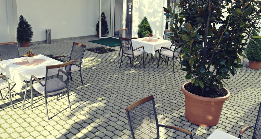 Hotel Magnolia Balatonszepezd Exterior foto