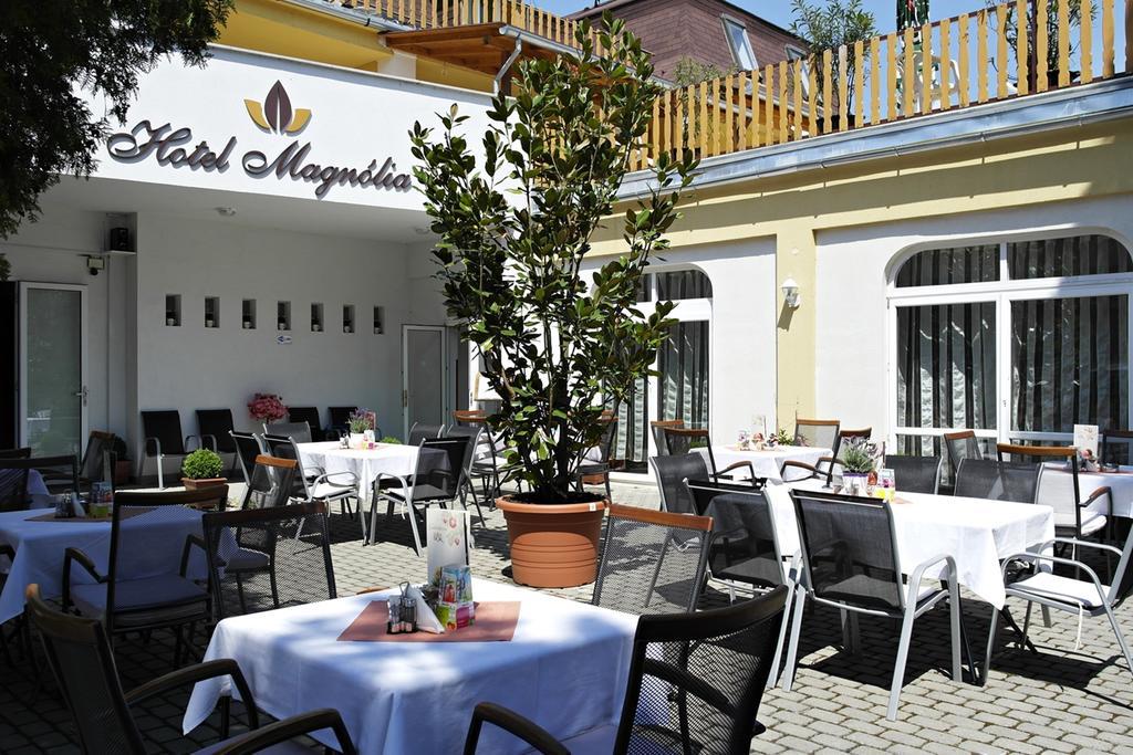 Hotel Magnolia Balatonszepezd Exterior foto
