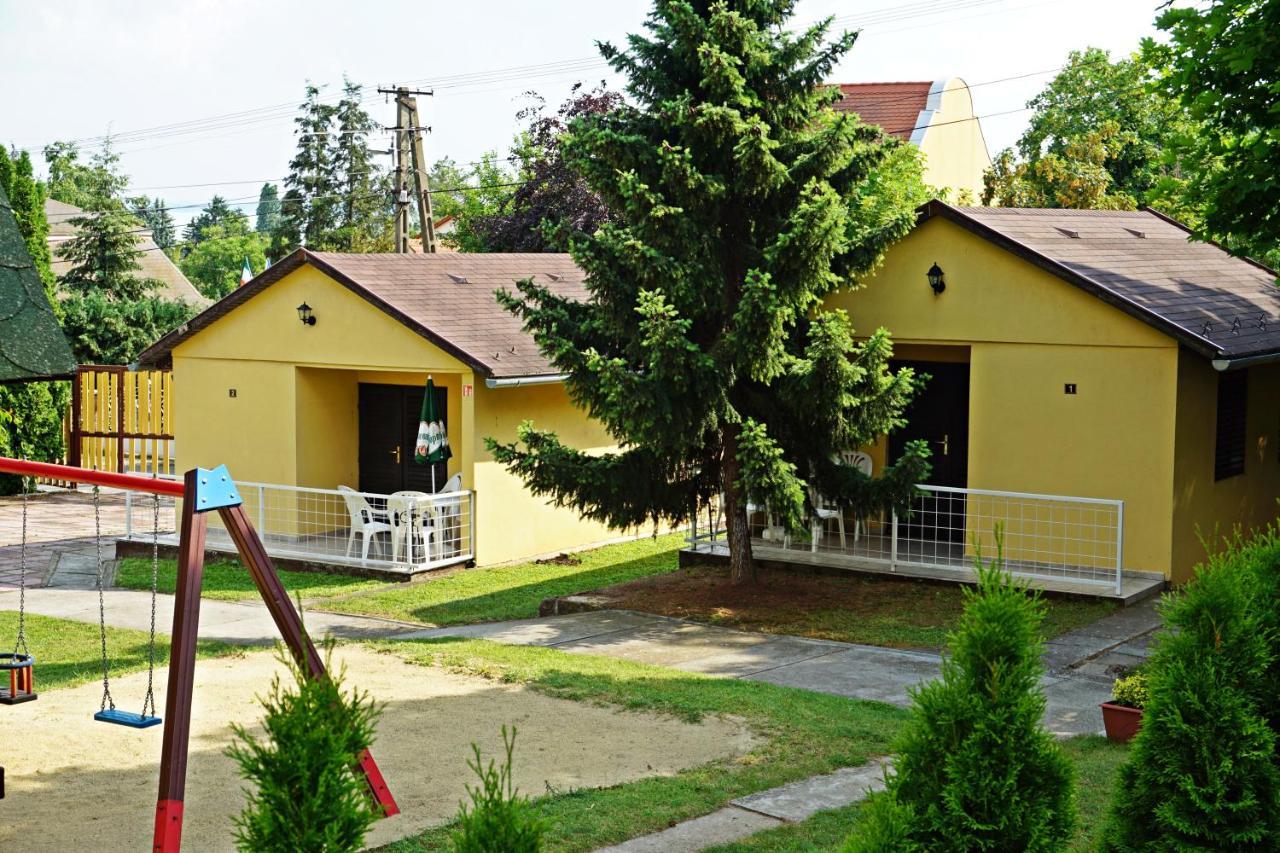 Hotel Magnolia Balatonszepezd Exterior foto